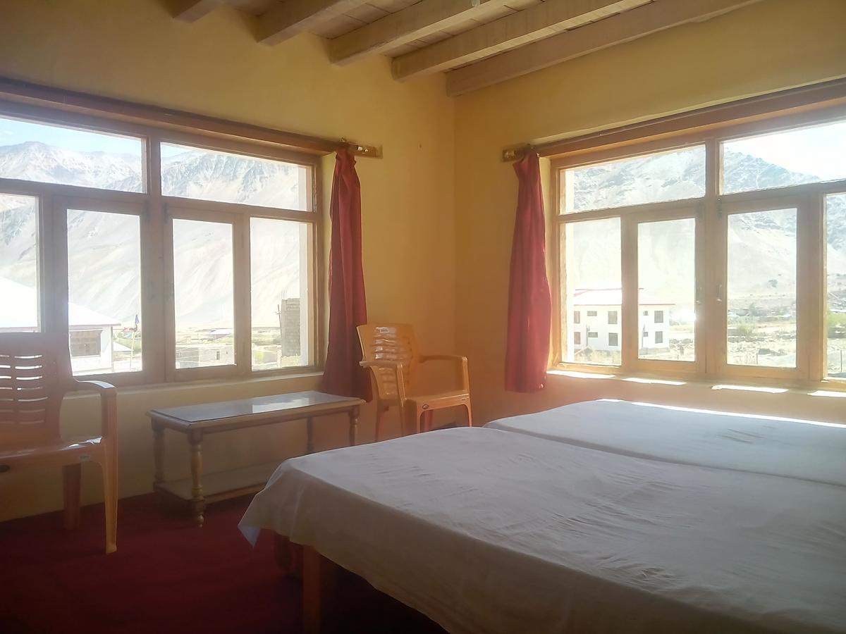 Hotel Rigyal Padam Kültér fotó